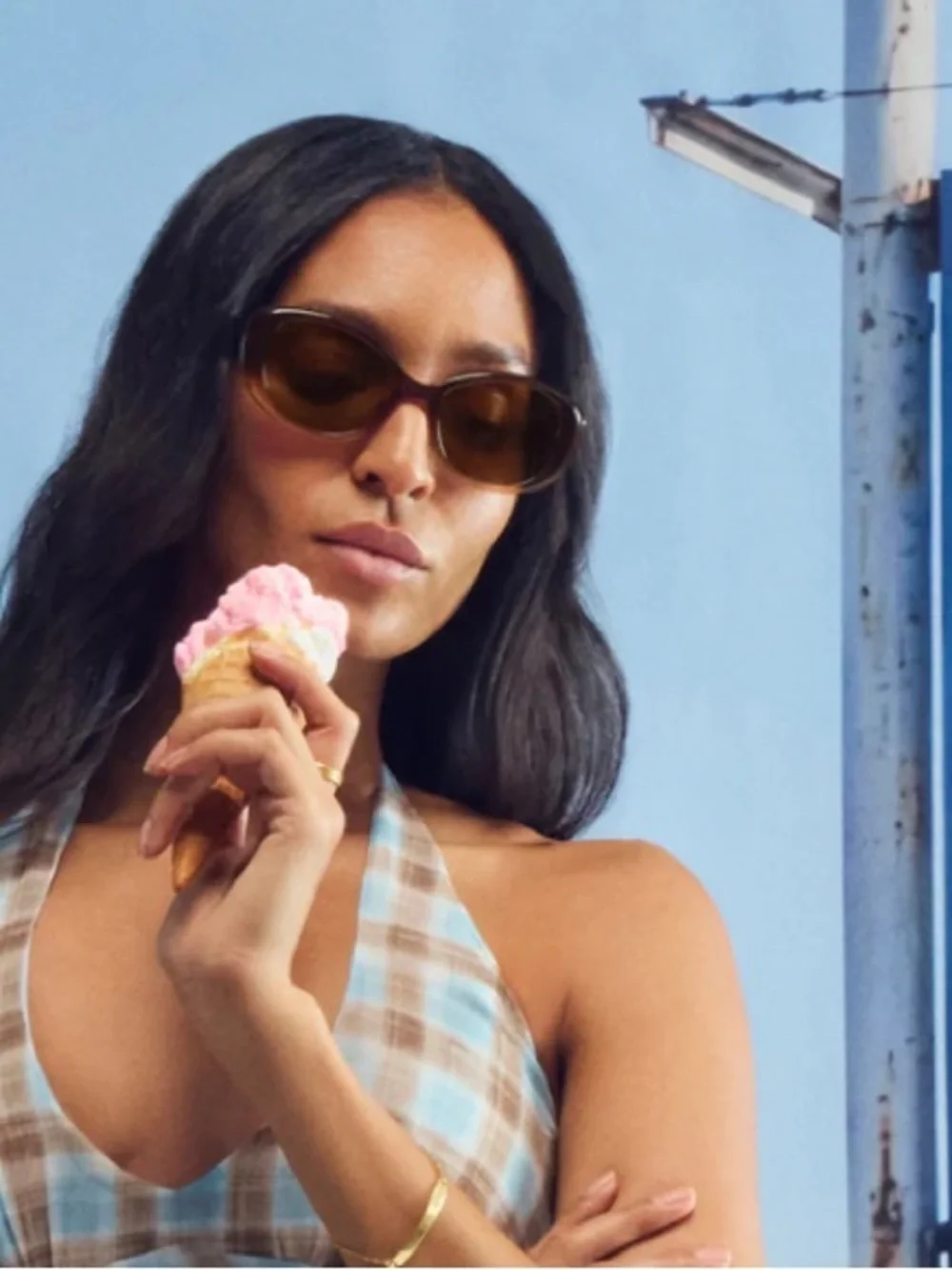 Quay ‘On Brand’ Oval Sunglasses